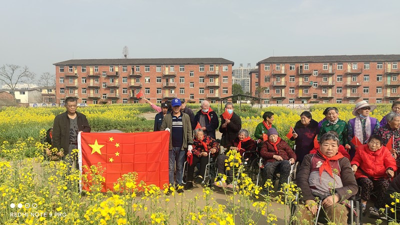二月，随州新楚苑组织老人春游踏青