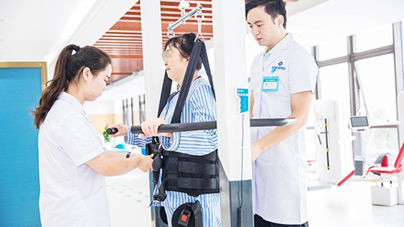 陶瓷老人餐具容易碎吗